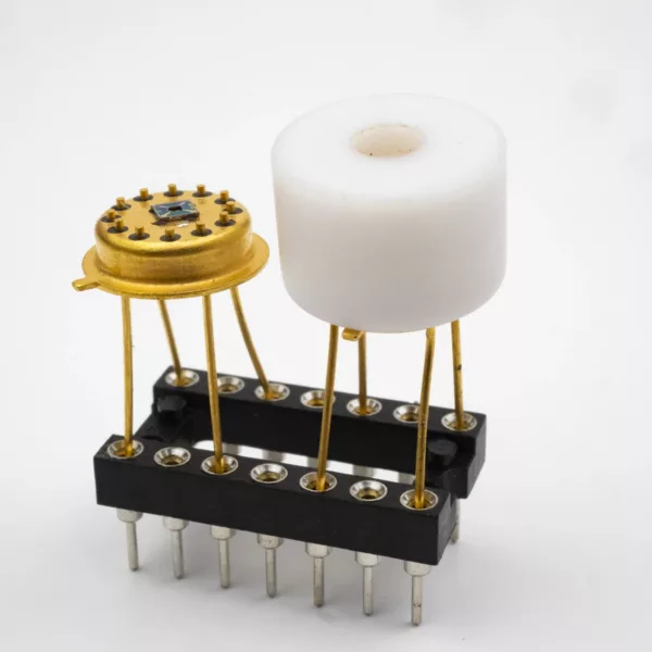 composants électroniques utilisant des matériaux isolants ; electronic components using insulating materials ; elektronische Bauteile, die isolierende Materialien verwenden